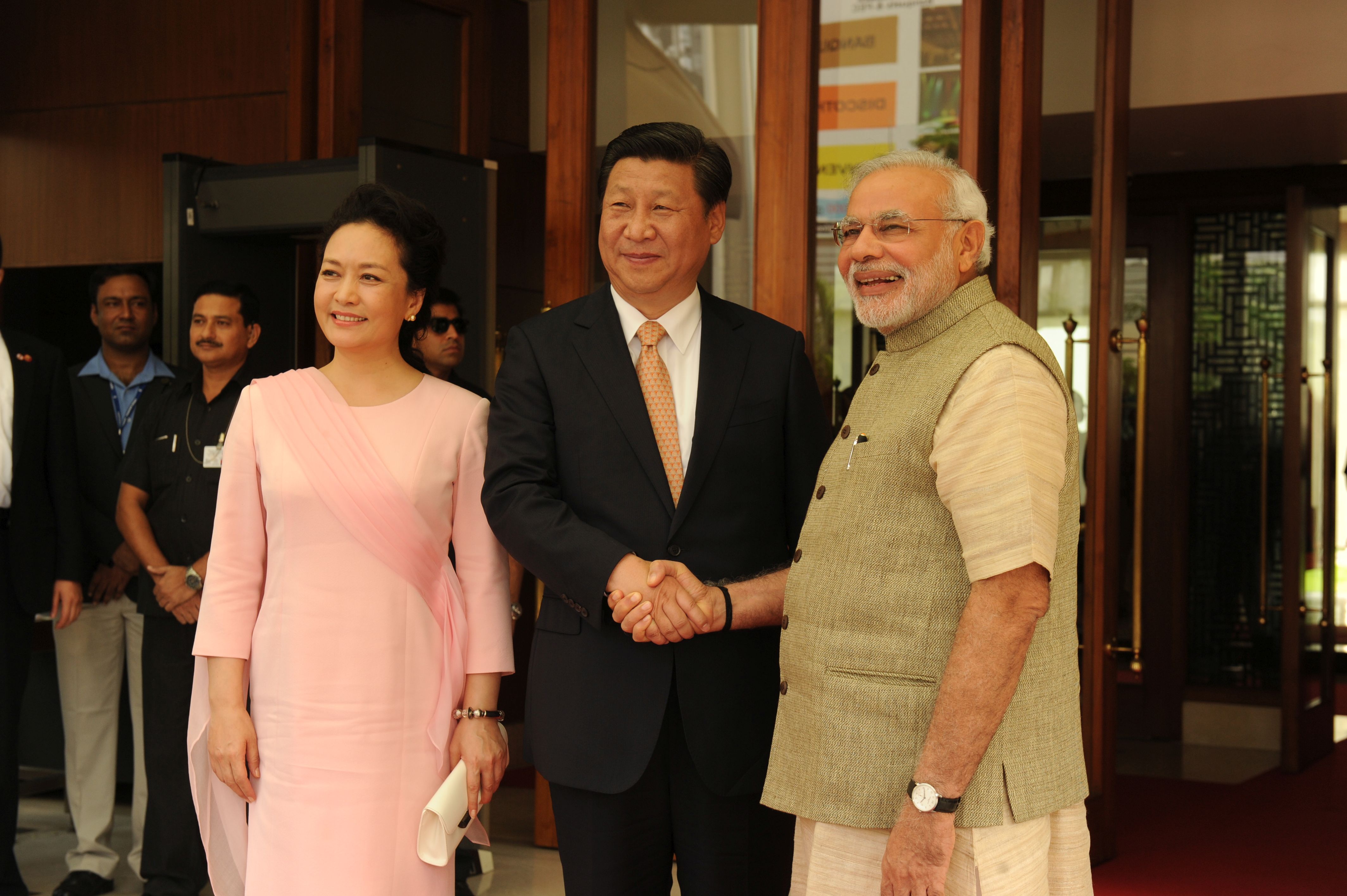 PM welcomes Xi Jinping in Gujarat